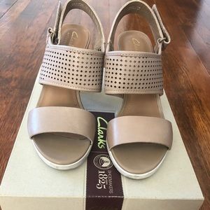 Clarks Pastina Mallory Sandals in size 6.5